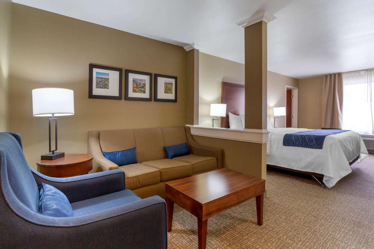 Comfort Inn & Suites Mandan - Bismarck Экстерьер фото