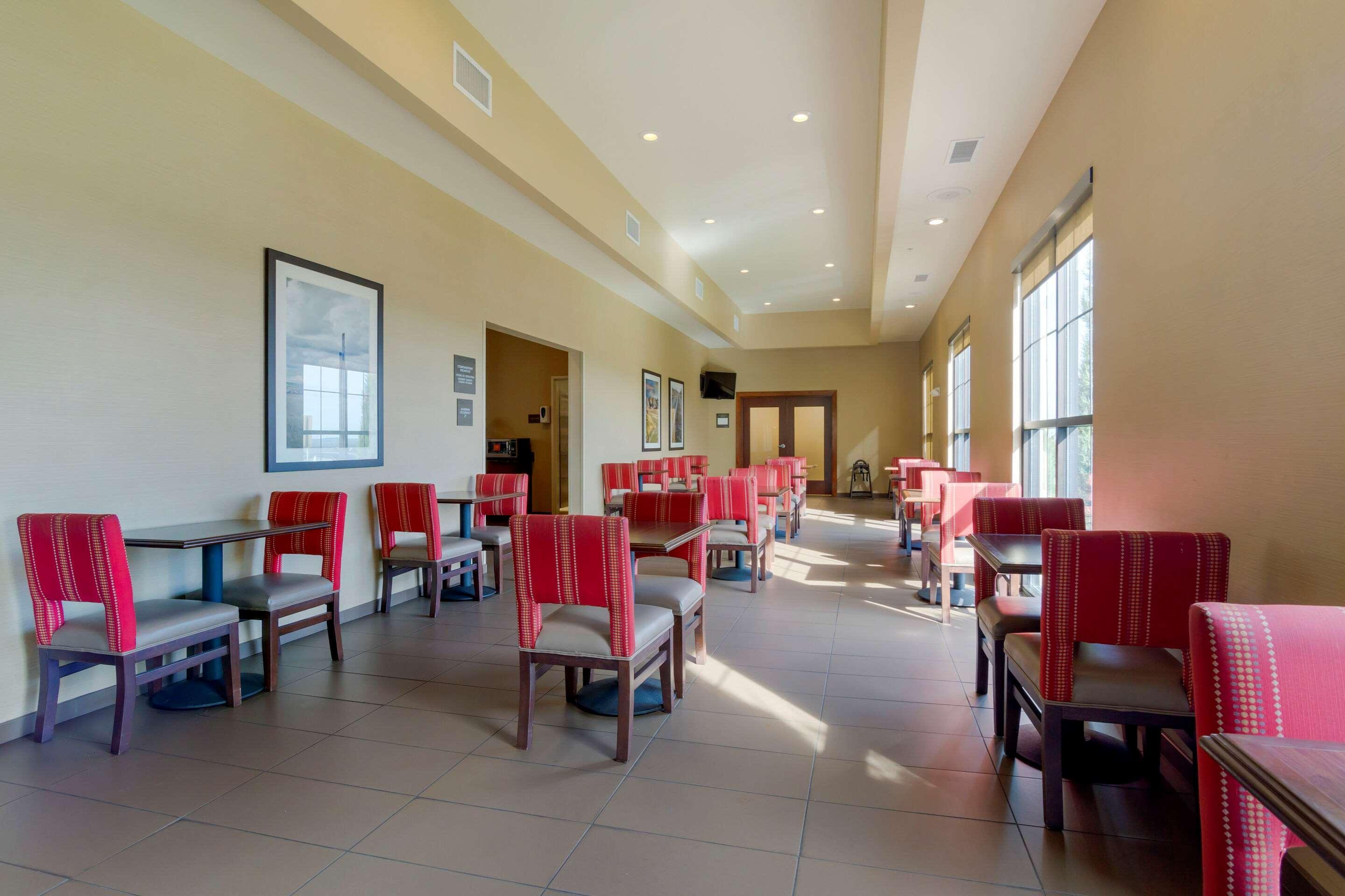 Comfort Inn & Suites Mandan - Bismarck Экстерьер фото