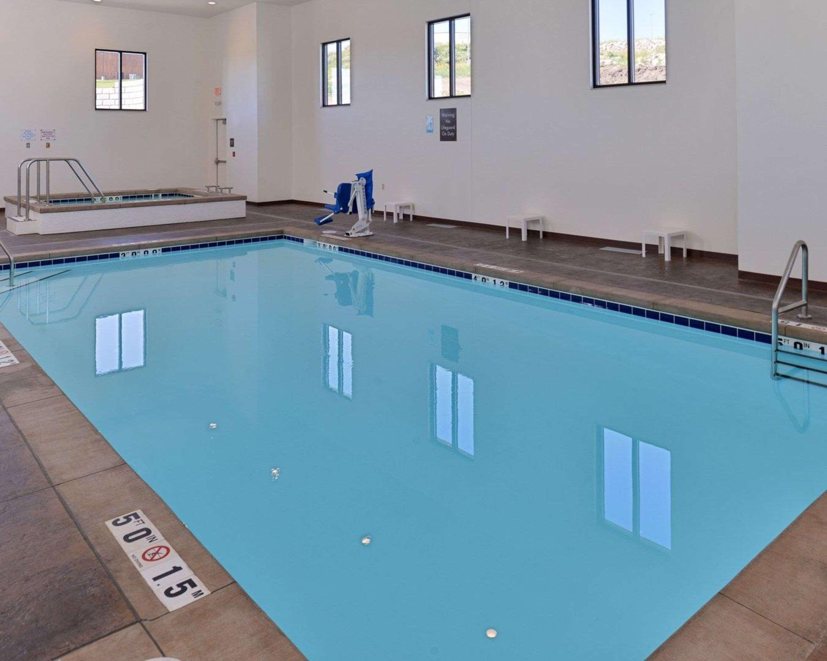 Comfort Inn & Suites Mandan - Bismarck Экстерьер фото
