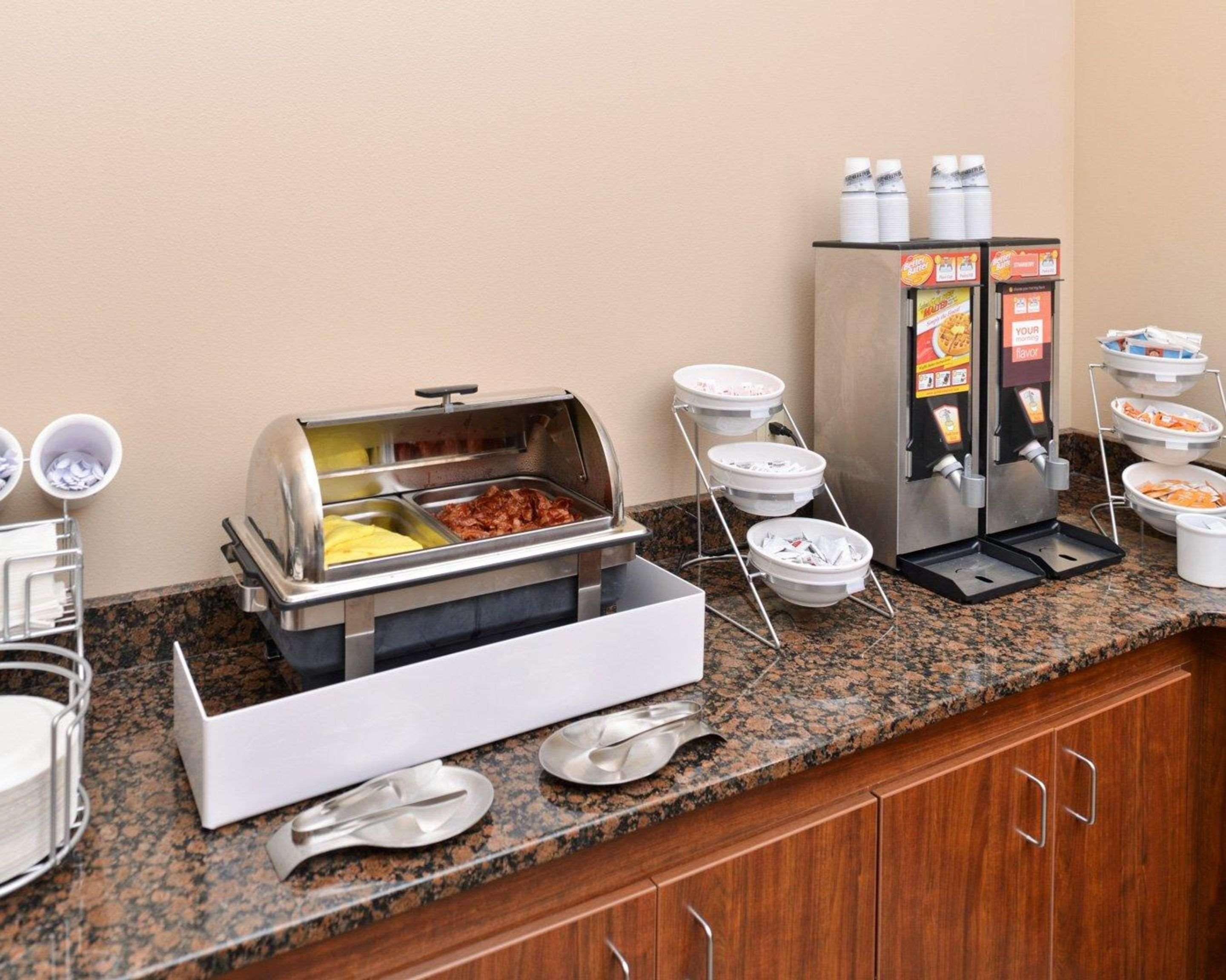 Comfort Inn & Suites Mandan - Bismarck Экстерьер фото