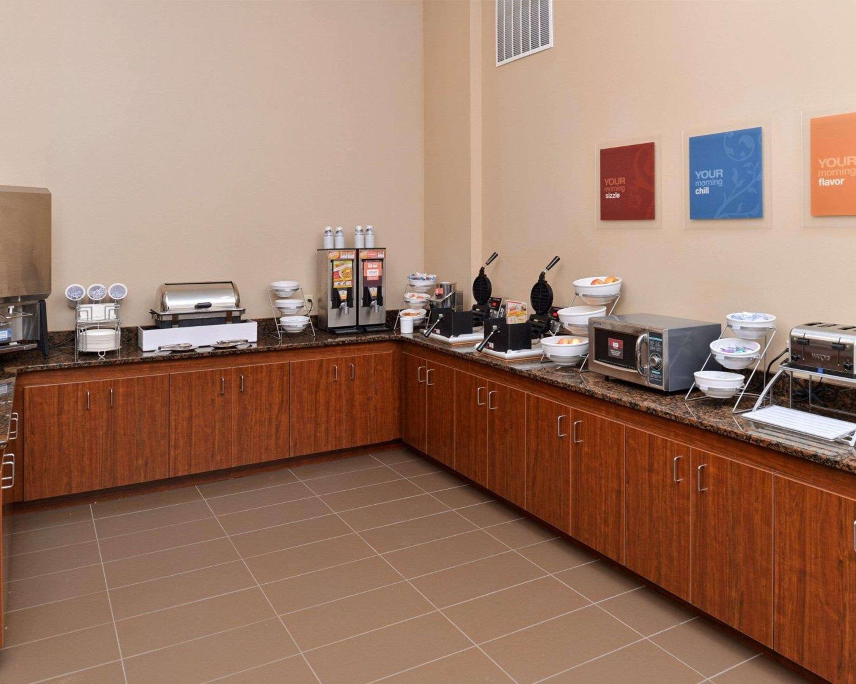 Comfort Inn & Suites Mandan - Bismarck Экстерьер фото
